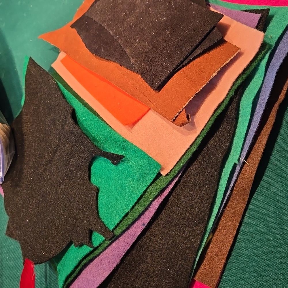 Craft Supplies Assortment with Felt and Feathers - Picture 4 of 8